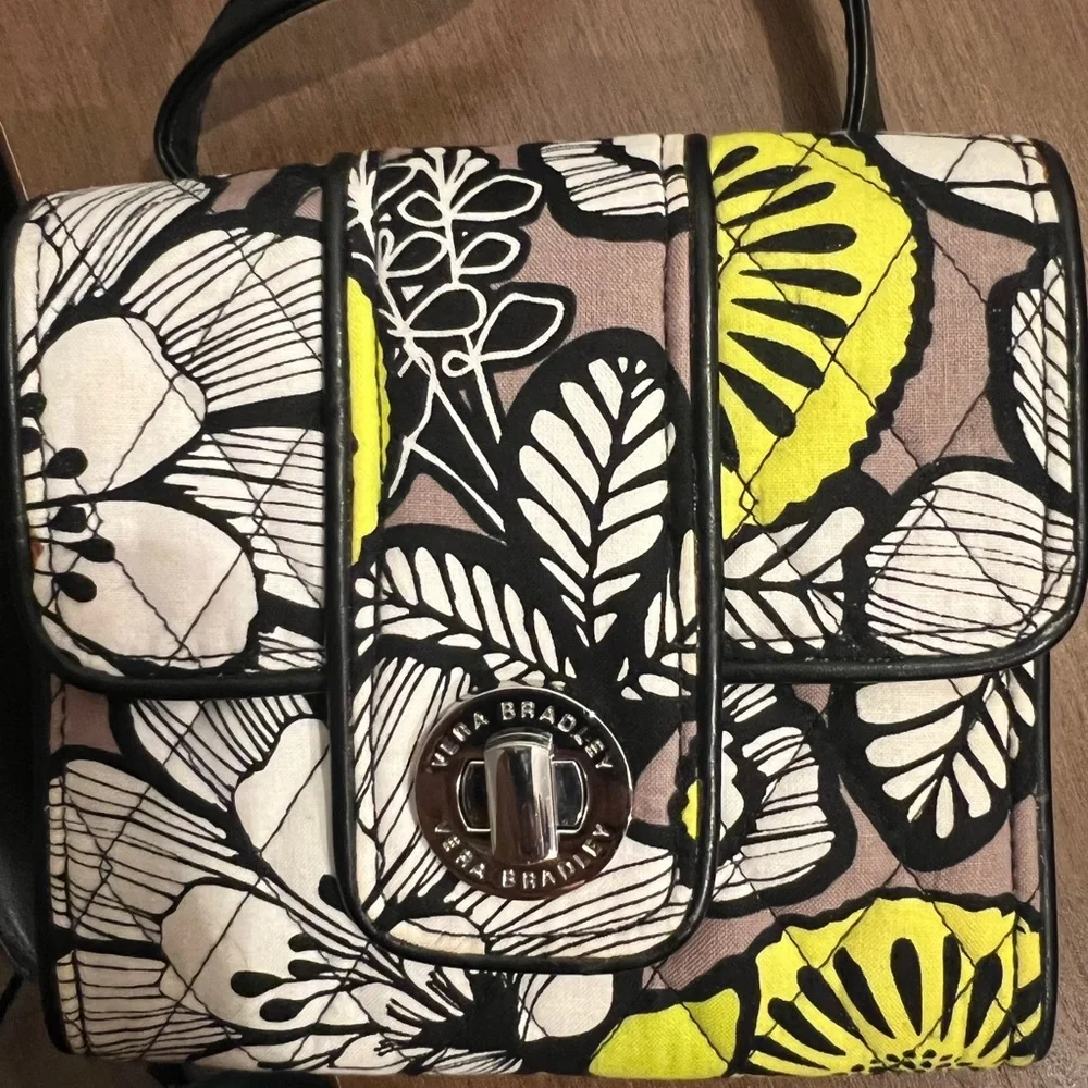 Vera Bradley Lime Green/Black small crossbody pocket in the back NWOT - Picture 4 of 4